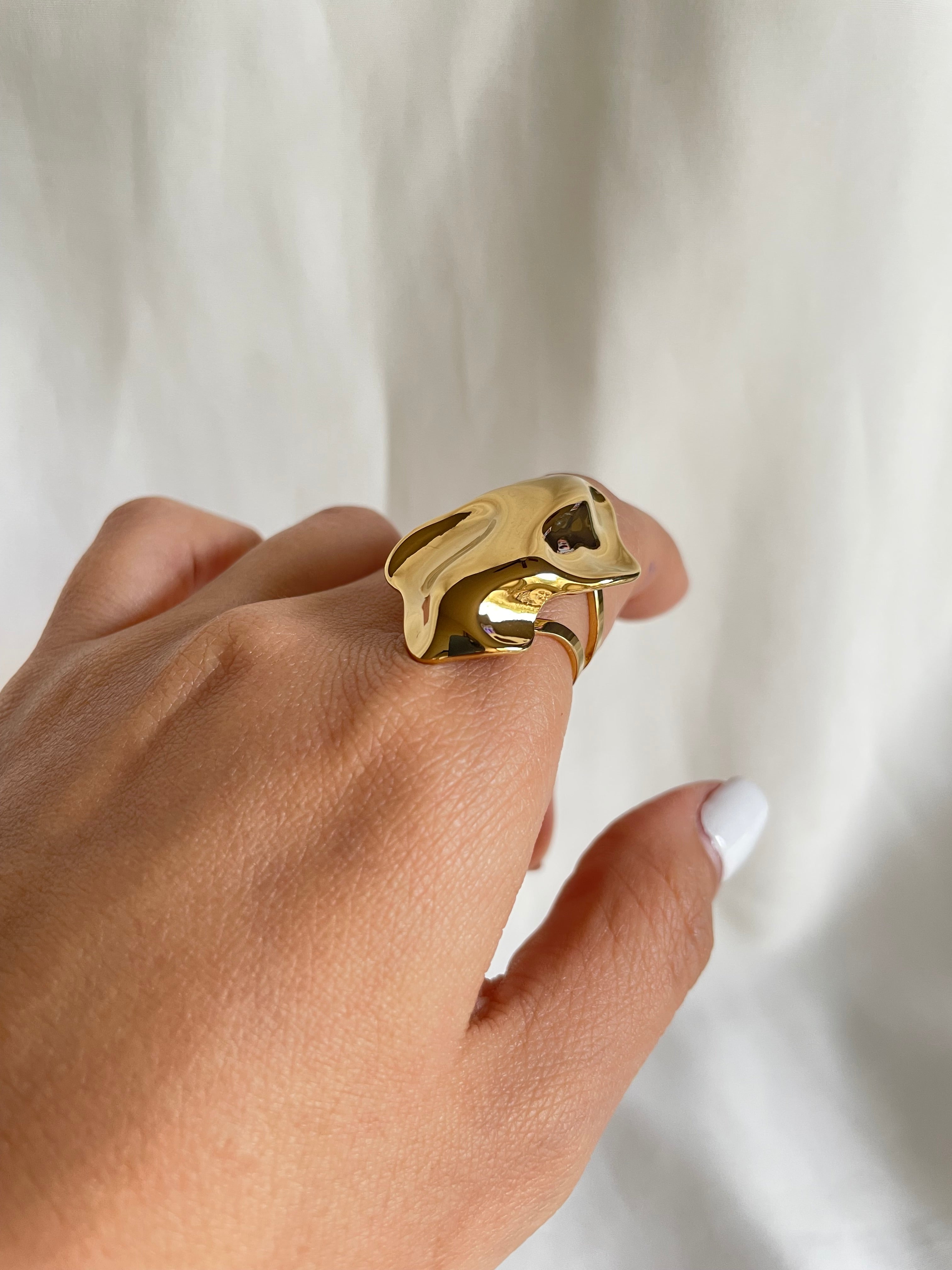 Anillo piedra dorada