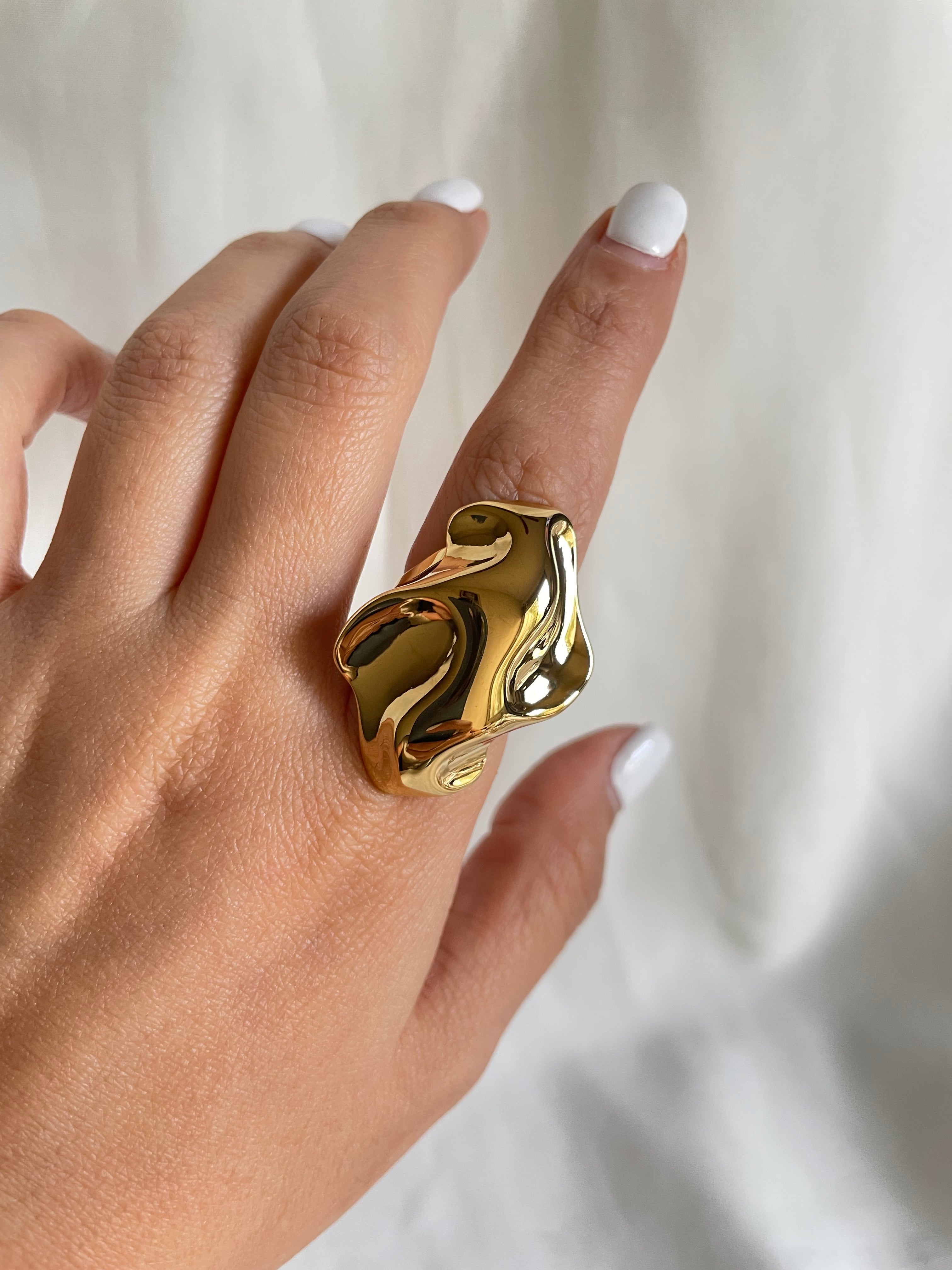 Anillo piedra dorada