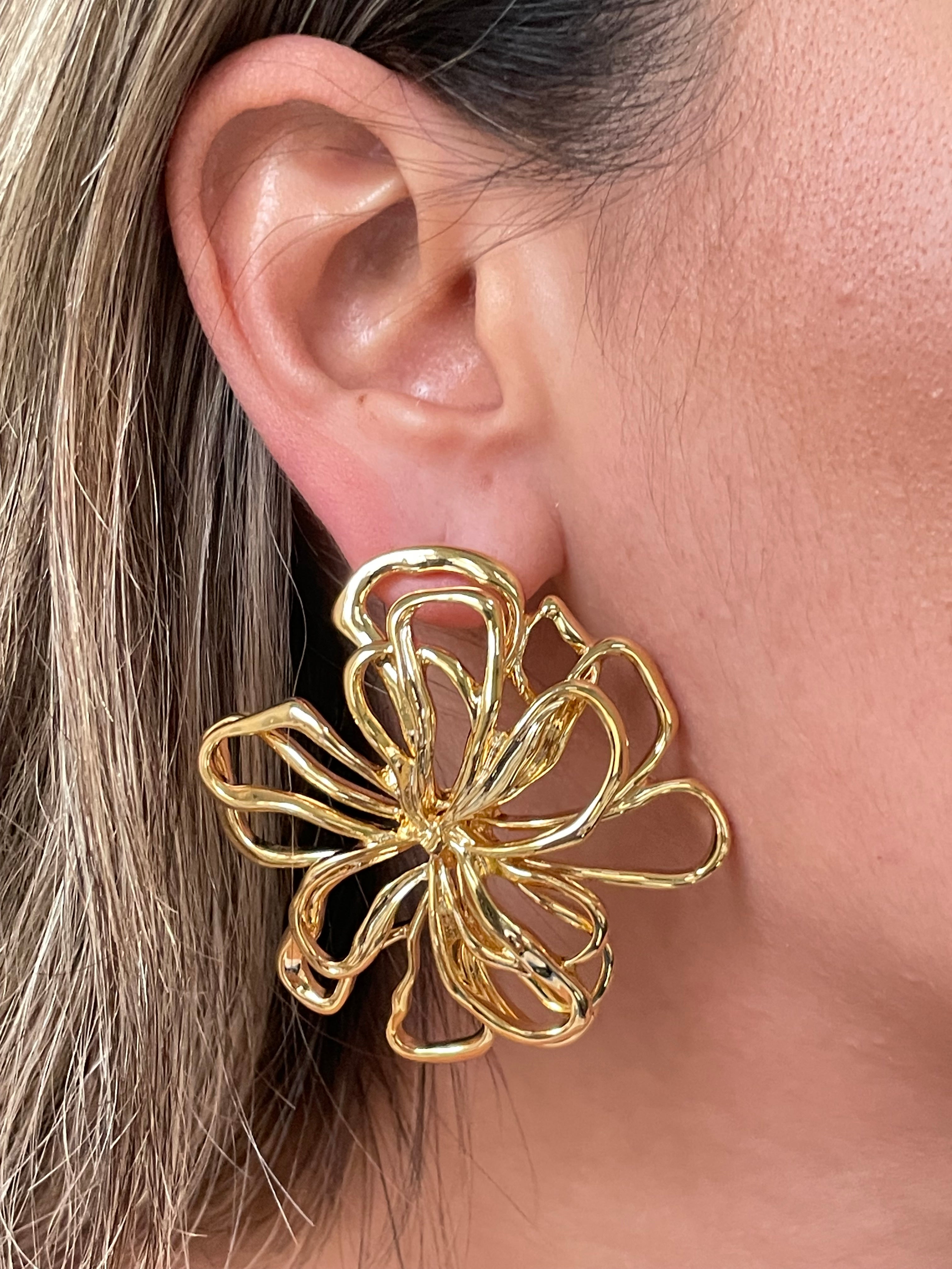 Aretes flor dorados