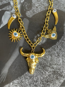 Cadena charms eye