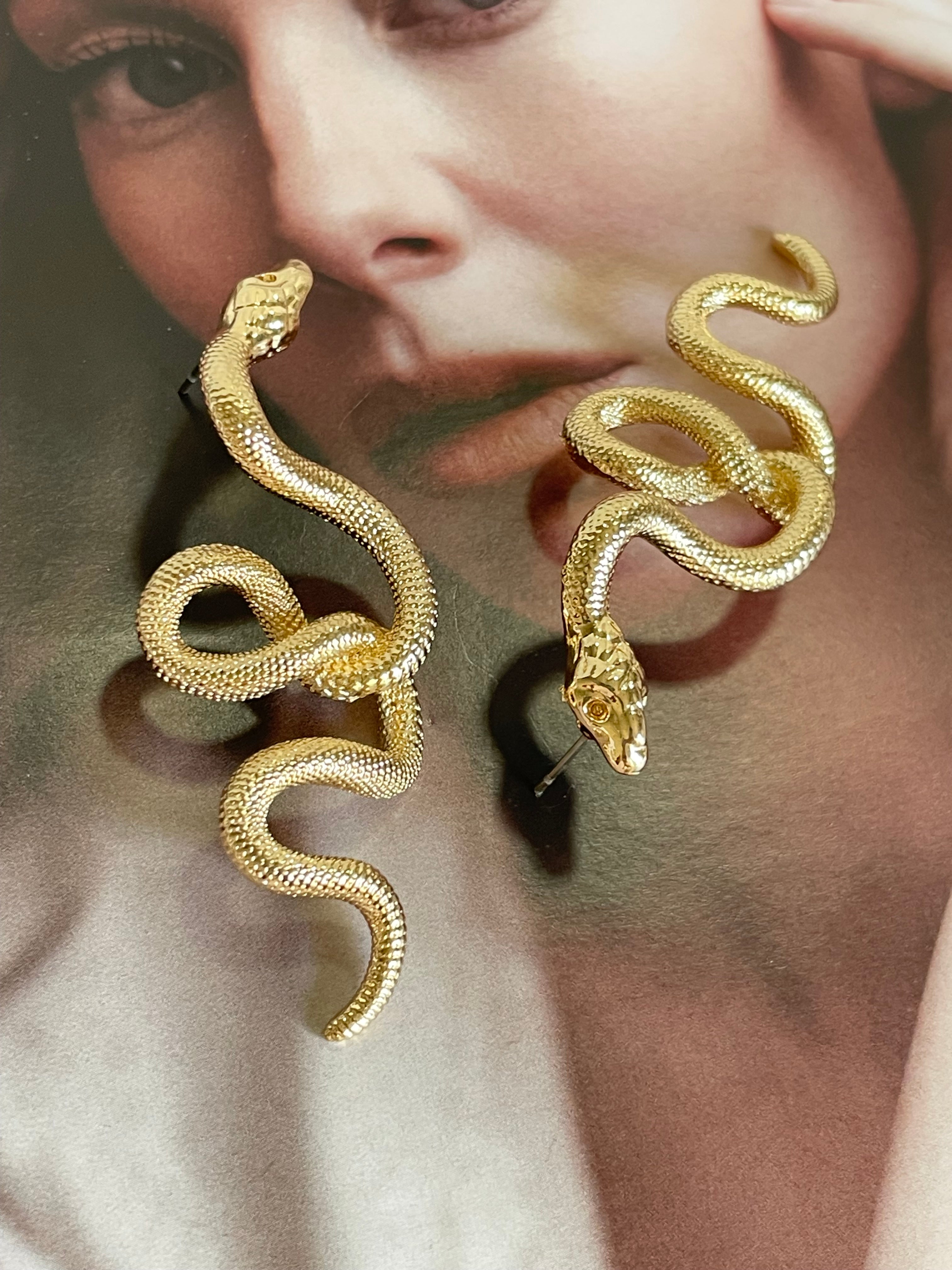 Aretes snake dorada