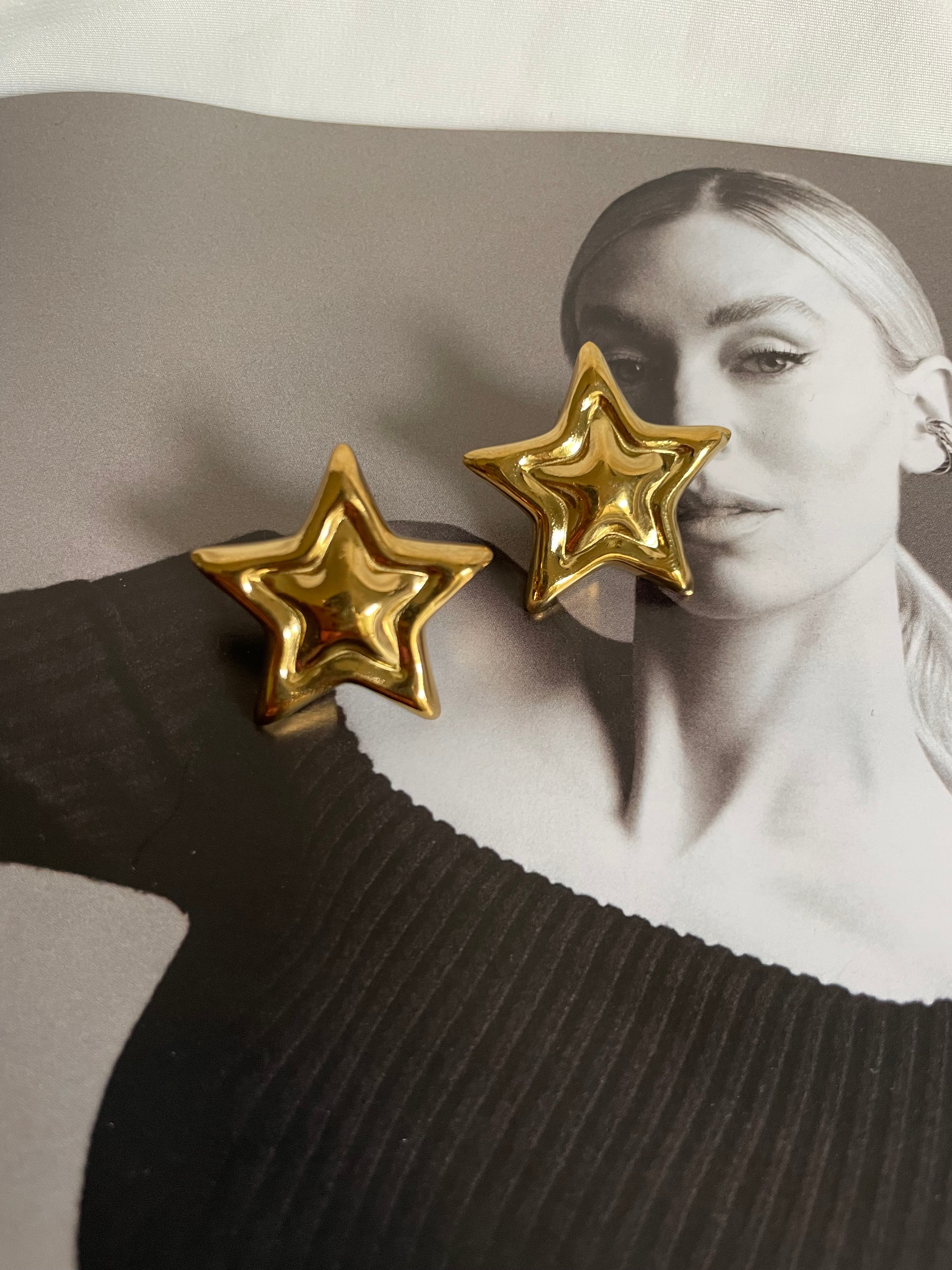 Aretes estrella dorado