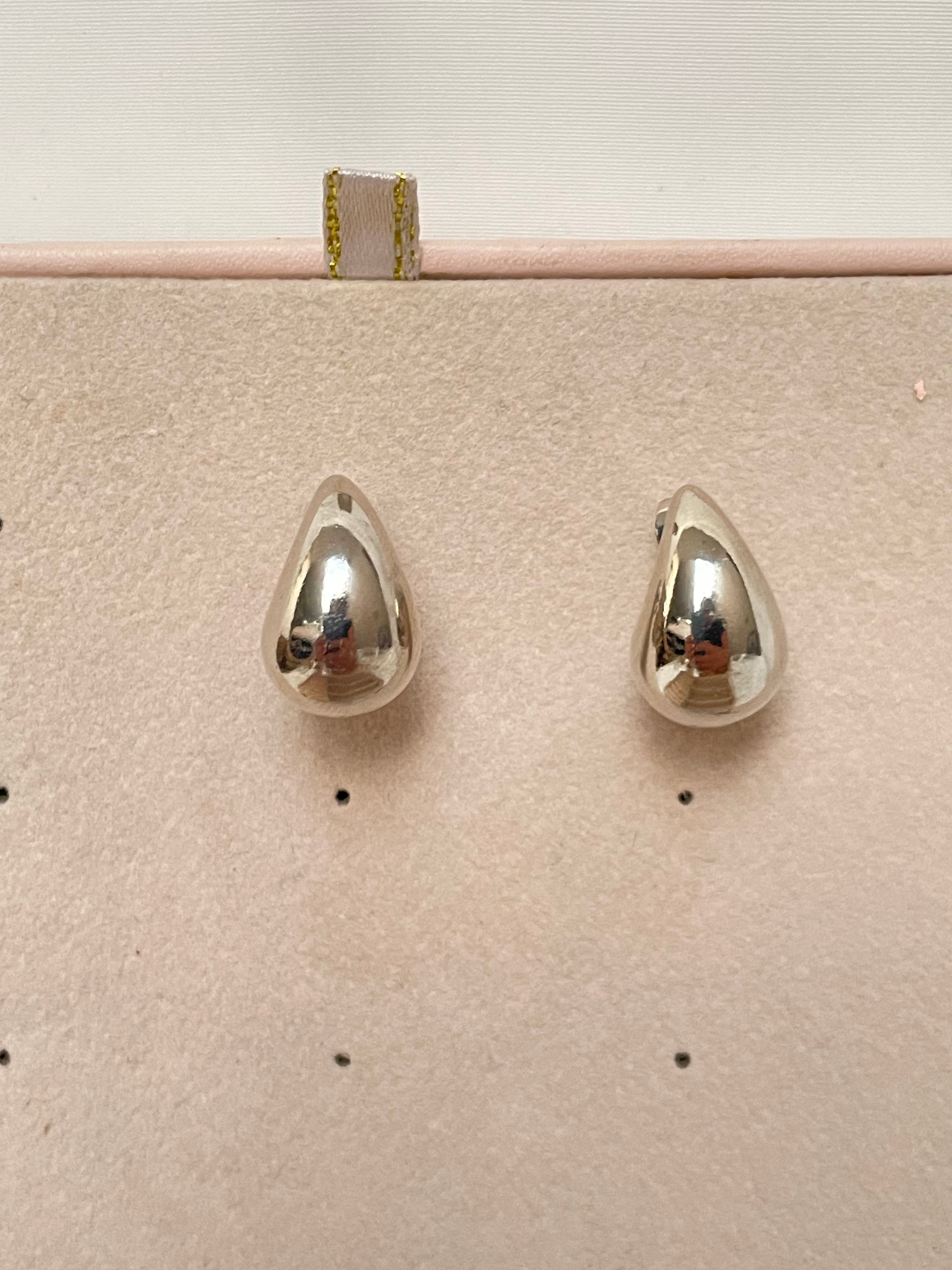 Aretes gota plata