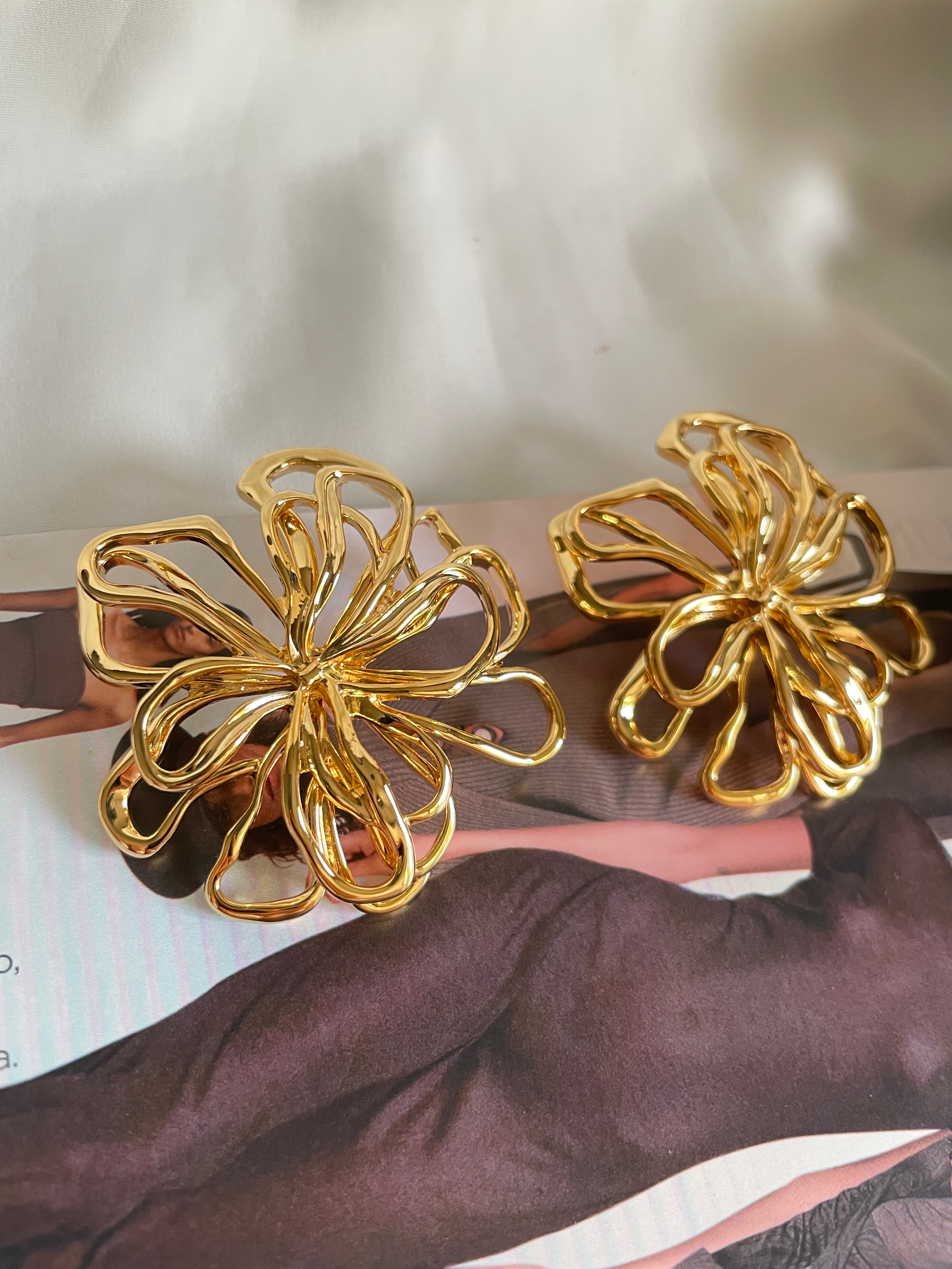Aretes flor dorados